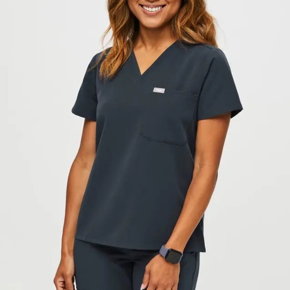 Figs Catarina one-pocket scrub top